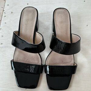 Intentionally Black patent leather sandal 10